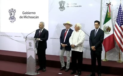 Ken Salazar acepta plan de seguridad de Michoacán para inspectores de aguacate