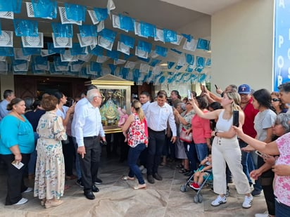 Fieles se congregan para venerar a la Virgen Peregrina de San Juan