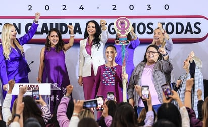 Claudia Sheinbaum recibe bastón de mando para ser la voz de las mujeres