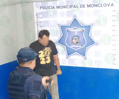 Policías detienen a individuo sospechoso fuera de banco