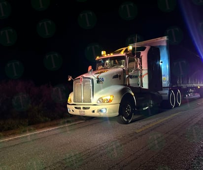 Tráiler provoca lesiones a chofer en la carretera estatal número 24