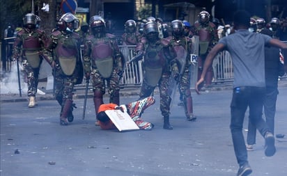 Suman 22 muertos por manifestaciones contra el gobierno en Kenia