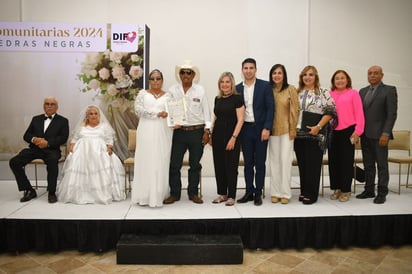 Unen sus vidas 33 parejas por medio de las bodas comunitarias 