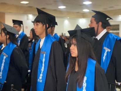 Graduados se van a prepas o cursos técnicos