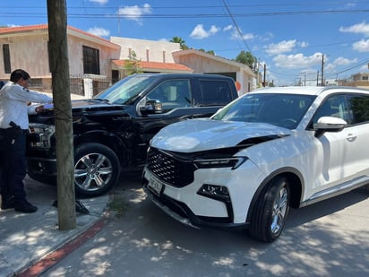 Autos de último modelo participan en accidente vial en la Nísperos