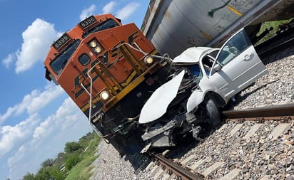 Mueren madre y bebé tras ser impactados por tren en Anáhuac, NL