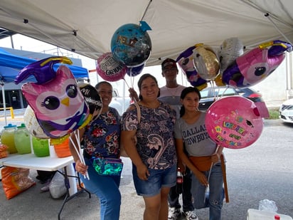 Globos sin helio son los más solicitados en las graduaciones 