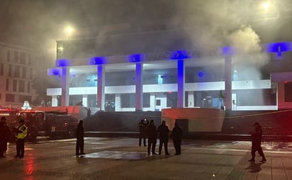 Reportan daños materiales tras incendio en el palacio municipal de Naucalpan