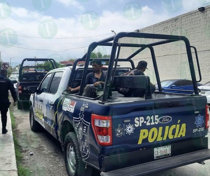 Policía guarda a dos por andar 'grifos'