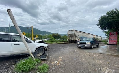 Tren embiste camioneta en Ciudad Victoria, Tamaulipas