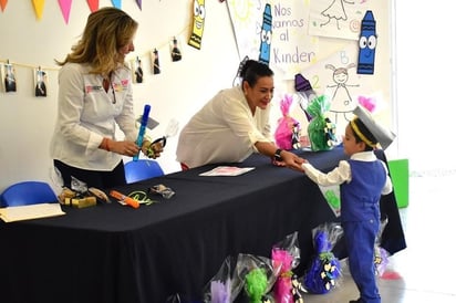 Niños de la guardería DSPM del DIF Torreón celebran su graduación