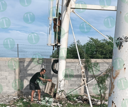 Padre e hijo quedan atrapados en tanque de agua en Castaños