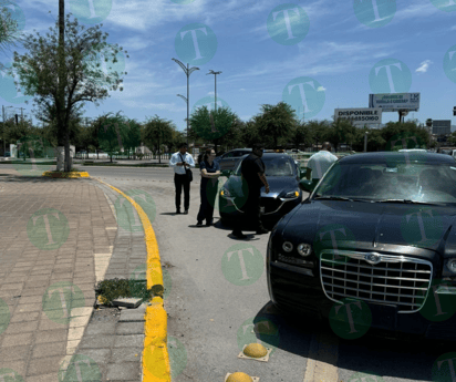 Conductor intento ganarle a la luz amarilla y choca en el Pape