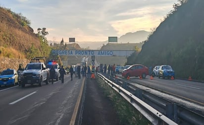 Reportan bloqueo en autopista hacia Atlixco, Puebla