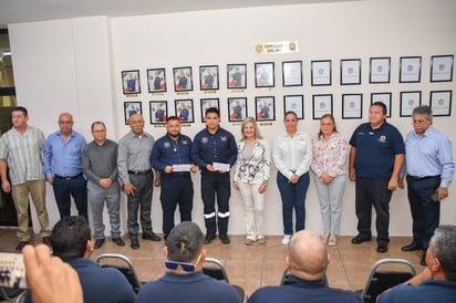 Bomberos son reconocidos por su ardua labor en la ciudad