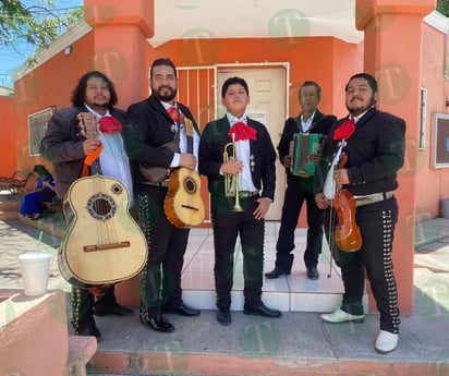 Mariachis repuntan en sus servicios con las graduaciones: Estos músicos están aprovechando la temporada que solo es momentánea.