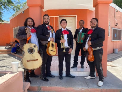 Mariachis repuntan en sus servicios con las graduaciones