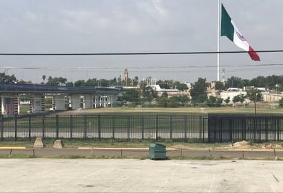 Gobernador de Texas se aferra a la construcción del muro en EP