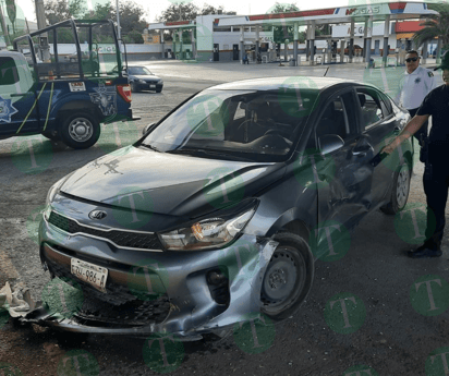 POLICIACA: Choque entre tráiler y automóvil causa daños considerables en el bulevar Pape de Monclova