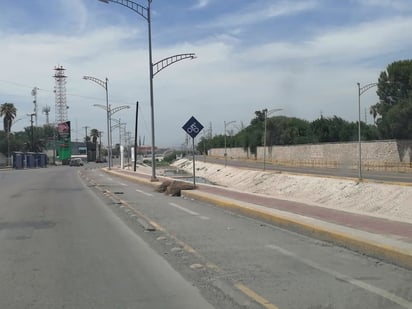 Ciclovías: Luego de las lluvias, la ciclovía de Monclova quedó con mucha arenilla, lo que es riesgo