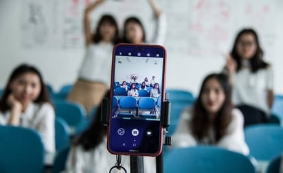 Italia prohíbe el uso de celulares en escuelas, incluso con fines educativos