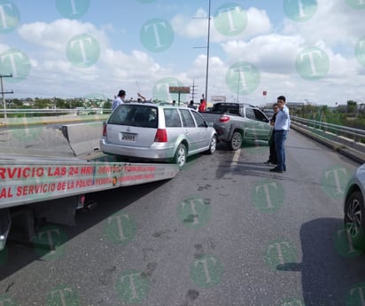 Policiaca : Socorristas de la Cruz Roja se hicieron presentes en el lugar para atender a la lesionada