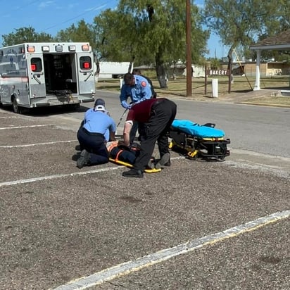 Eagle Pass: Los agentes lograron resucitar al joven y que al trasladarlo en la ambulancia ya respiraba por su propia cuenta.