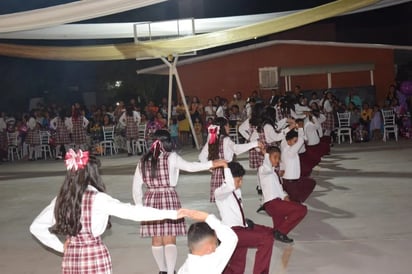 Presidenta del DIF San Pedro acompañó a los niños en su emotiva ceremonia de graduación: Con la presencia de padres, familiares y amigos, se realizó el último pase de lista para los alumnos