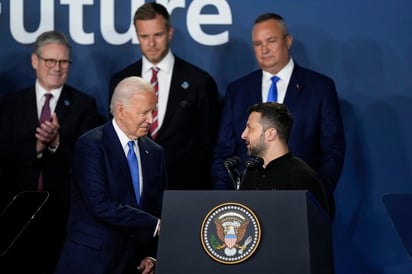 Volodimir Zelensky: El mandatario ucraniano se reunió con el premier irlandés, Simon Harris, en el aeropuerto de Shannon