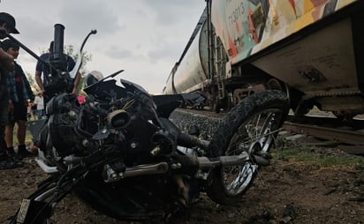 Culiacán: La motocicleta fue arrastrada por varios metros por la pesada máquina
