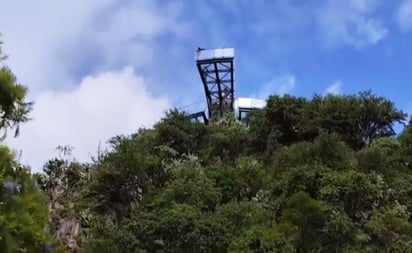 Puebla: Fue durante el fin de semana, cuando el niño se fue por una rendija y cayó a un lado del cerro