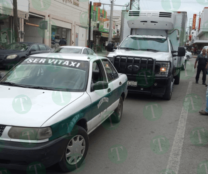 Policiaca : Solo daños materiales fue el saldo del accidente vial.