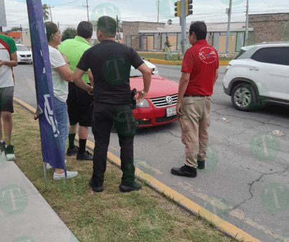 Policiaca : El conductor del Volkswagen Jetta fue sancionado con las infracciones correspondientes por circular a una velocidad alta 