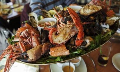 Alimentación: Se dice que cenar mariscos puede hacerle daño al cuerpo.