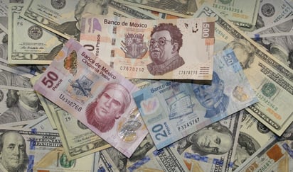 Economía: El peso mexicano opera con ganancias contra el dólar la mañana de este lunes.