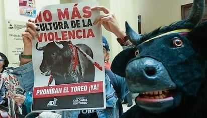 Corridas de toros: Además de las corridas de toros también quedaron prohibidos el rejoneo, las novilladas, las becerradas y las tientas