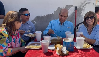 Pavimentación de la privada Revolución en Monclova es agradecida por vecinos con tamales