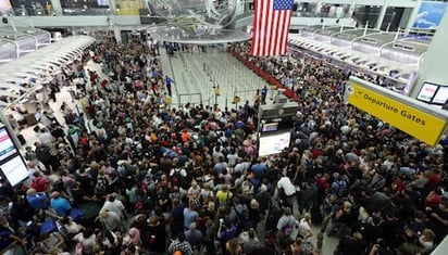 Desalojan terminal del aeropuerto John F. Kennedy tras incendio