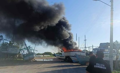 Incendia barco : Después de poco más de media hora, se controló el incendio