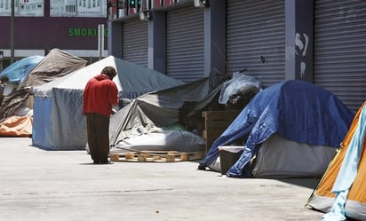 California ordena desmantelar campamentos de personas sin techo