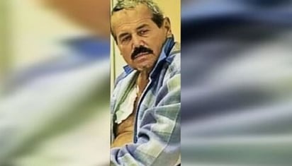 Detención Mayo Zambada : En la imagen aparece con una camisa a cuadros y bigote, así como una venda del lado derecho del pecho