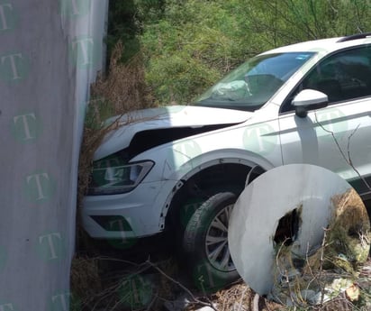 POLICIACA: Camioneta robada y abandonada en barranco; pareja afirma haberla reportado hace poco