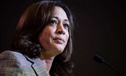 Kamala Harris comparte foto firmando formularios de candidatura	