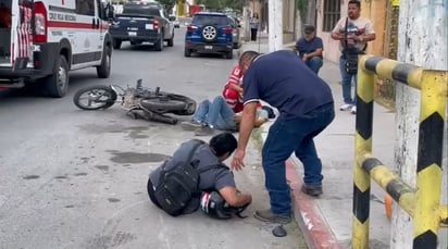 Motociclistas resultan gravemente heridos tras ser impactados