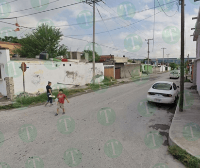 Monclova: Un vehículo pesado dañó cables y dejó sin luz a cientos de familias desde la madrugada. 