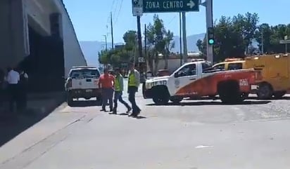 Evacuación : Evacuan a 500 personas de una plaza comercial, de la delegación del IMSS y del SAT