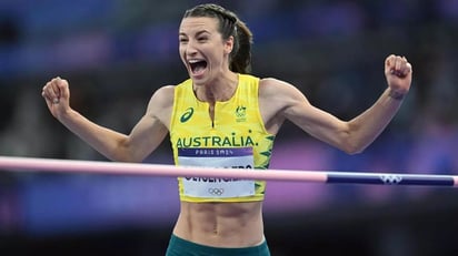 DEPORTES: La atleta australiana Nicola Olyslagers se olvida de los focos, del público y de las cámaras al saltar a la pista