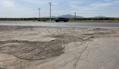 REGION: Incluso hay personas que, colocan tierra o piedras a cambio de una propina de los conductores
