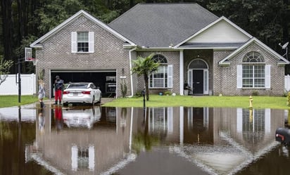 Tormenta 'Debby' se mueve sobre Carolina del Sur y amenaza con inundaciones