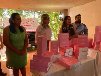 Sobrevivientes de cáncer de mama reciben prótesis gratuita por fundación Casa Rosa